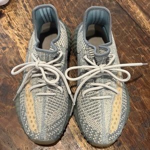 Mens Yeezy Boosts. Grey/tan